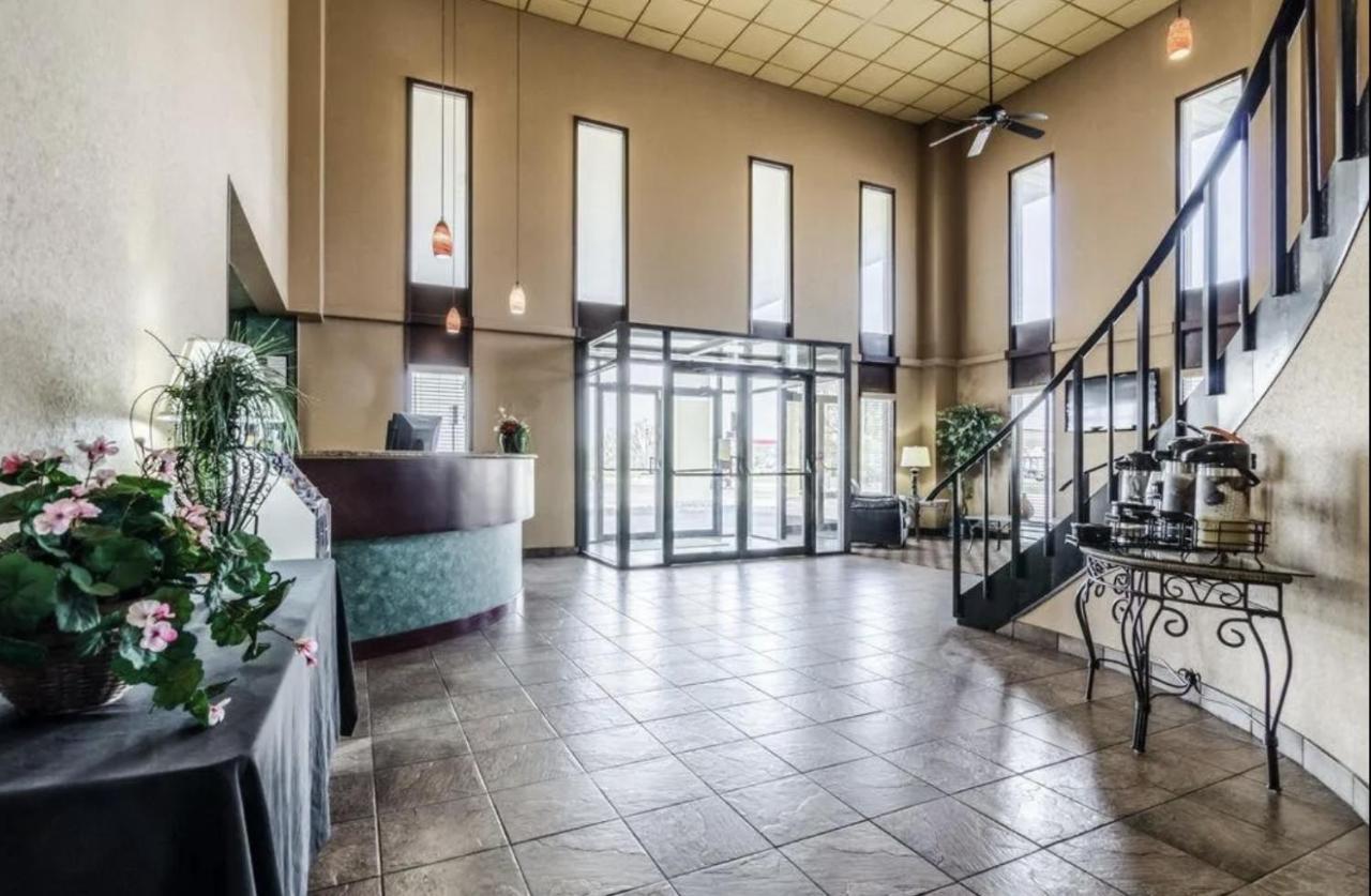 Hutchi Bell Hotel South Hutchinson Buitenkant foto