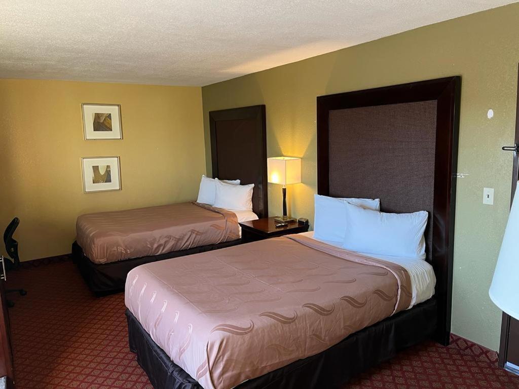 Hutchi Bell Hotel South Hutchinson Buitenkant foto
