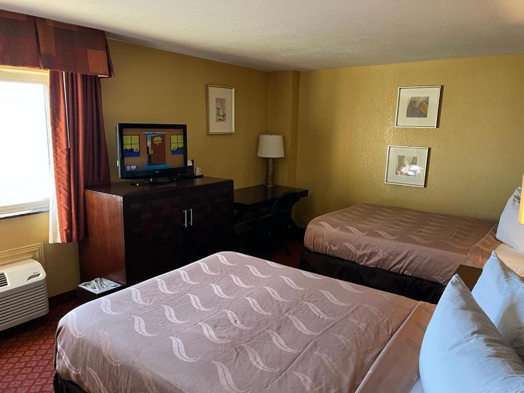 Hutchi Bell Hotel South Hutchinson Buitenkant foto