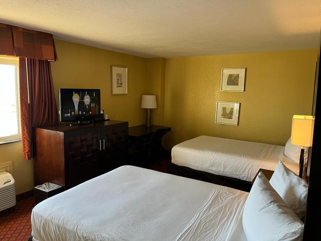 Hutchi Bell Hotel South Hutchinson Buitenkant foto