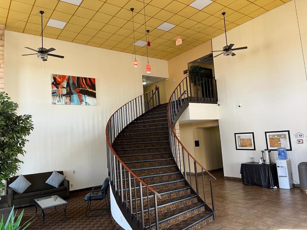 Hutchi Bell Hotel South Hutchinson Buitenkant foto