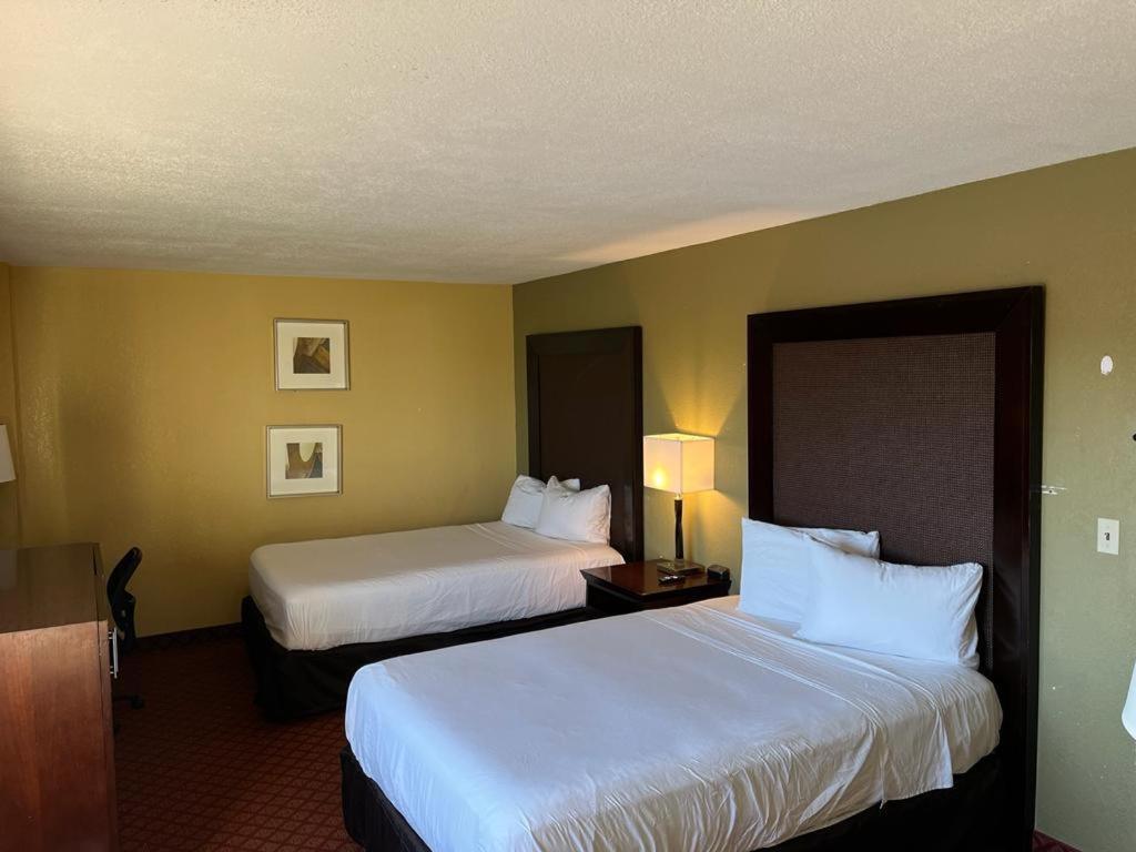 Hutchi Bell Hotel South Hutchinson Buitenkant foto
